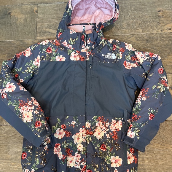 Northface Snow suit - coat & snowpants - Picture 2 of 9